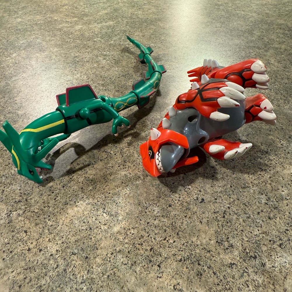 Vintage Rayquaza and Groudon Pokemon Toys - Picture 5 of 9